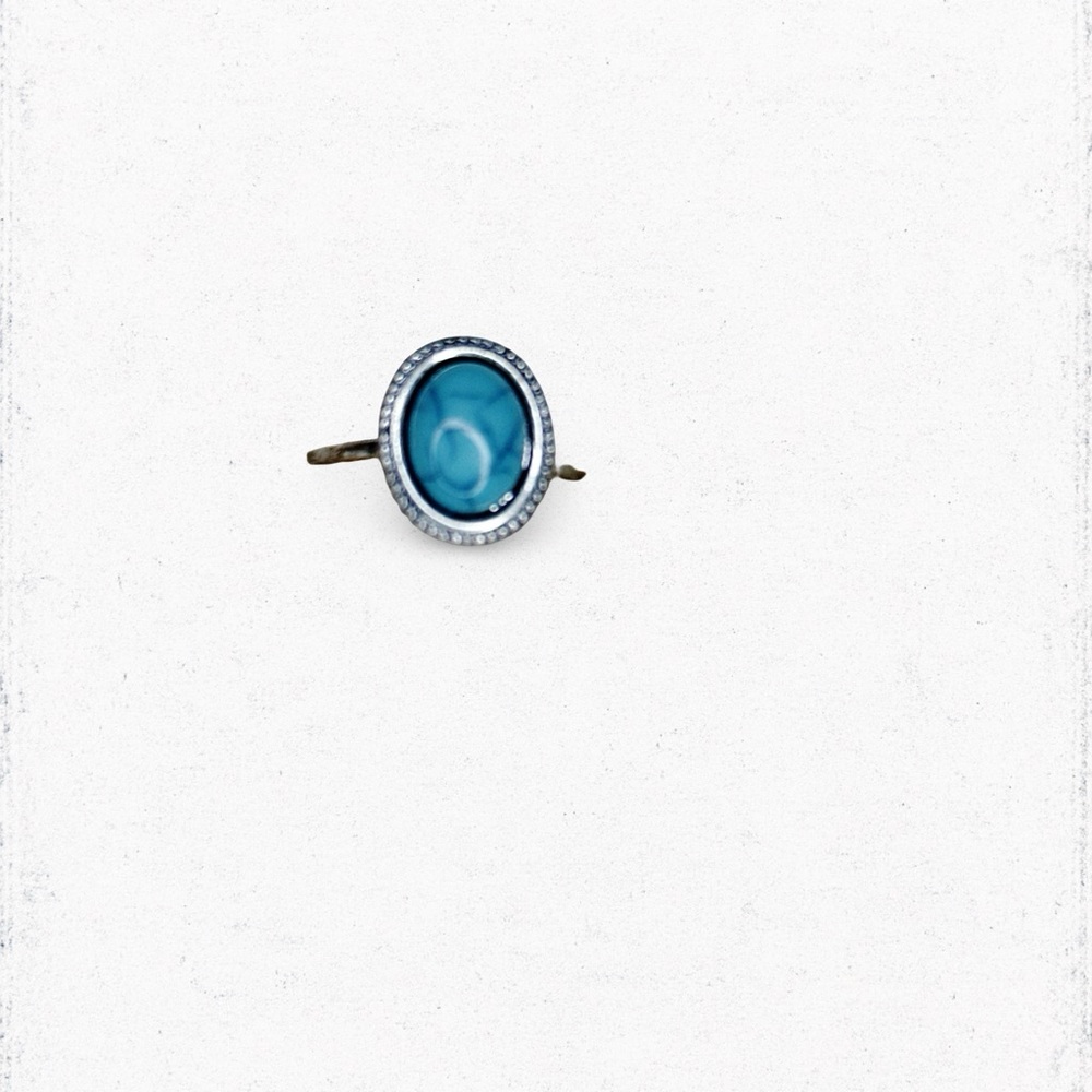 240u. Silvertone Turquoise Color Oval Ring Size 5